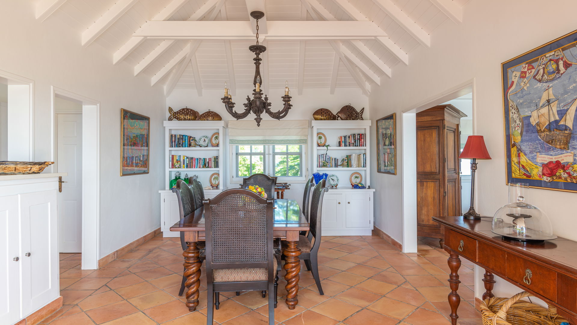 KITCHEN & DINING AREA