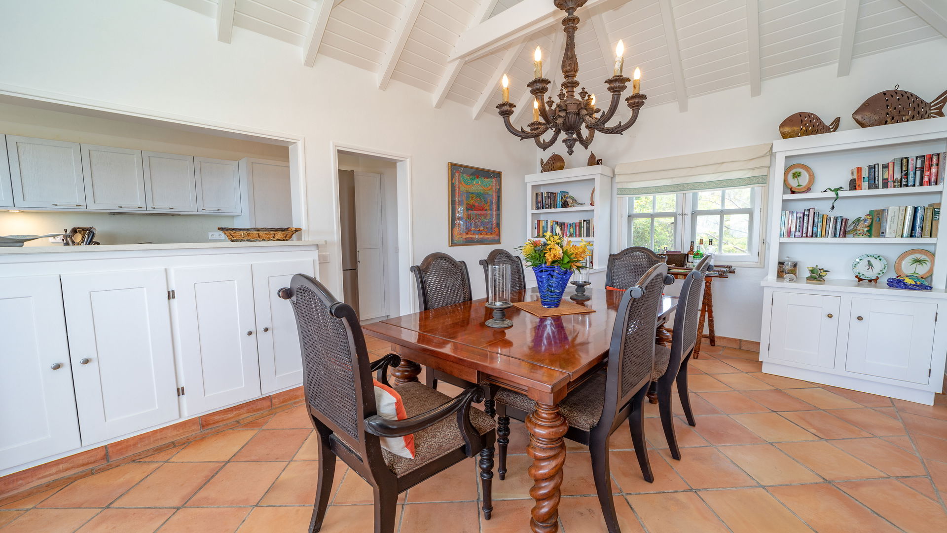 KITCHEN & DINING AREA