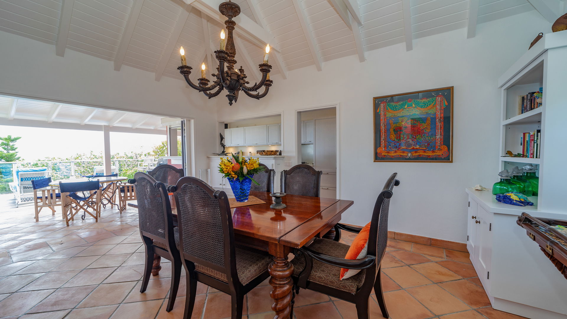 KITCHEN & DINING AREA