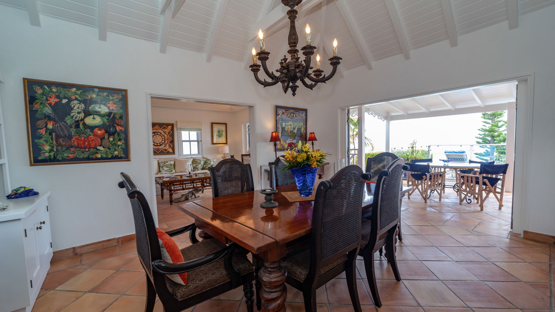 KITCHEN & DINING AREA