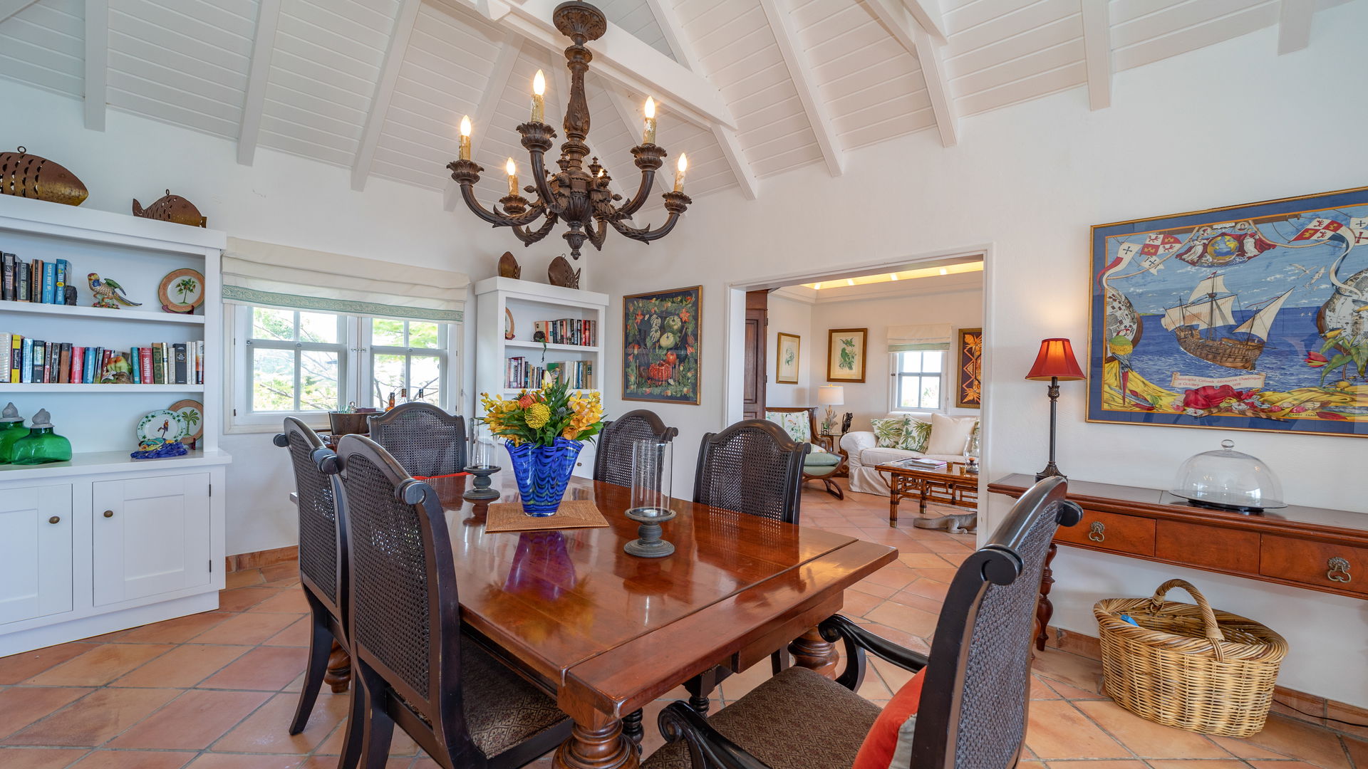 KITCHEN & DINING AREA