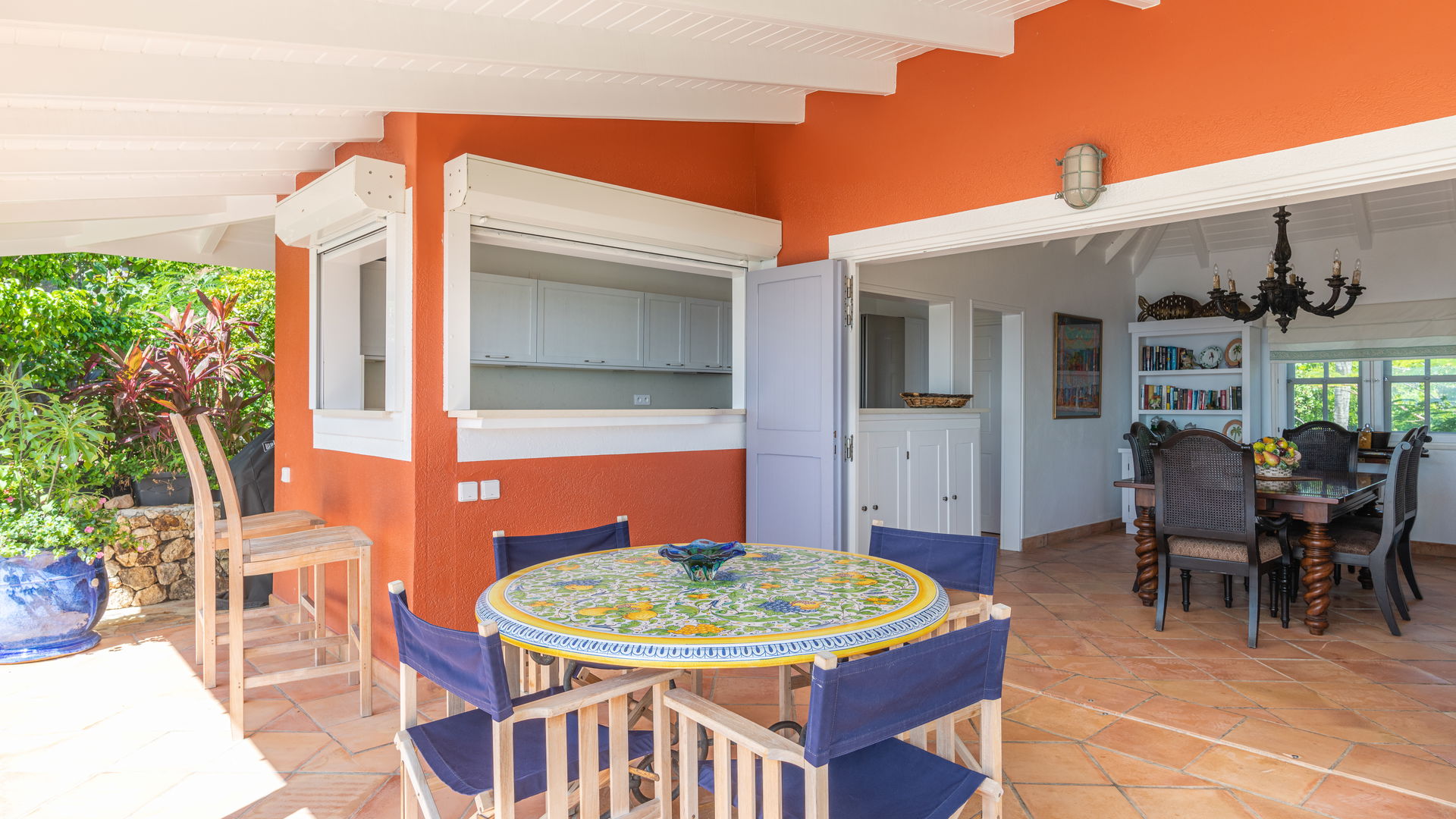 KITCHEN & DINING AREA