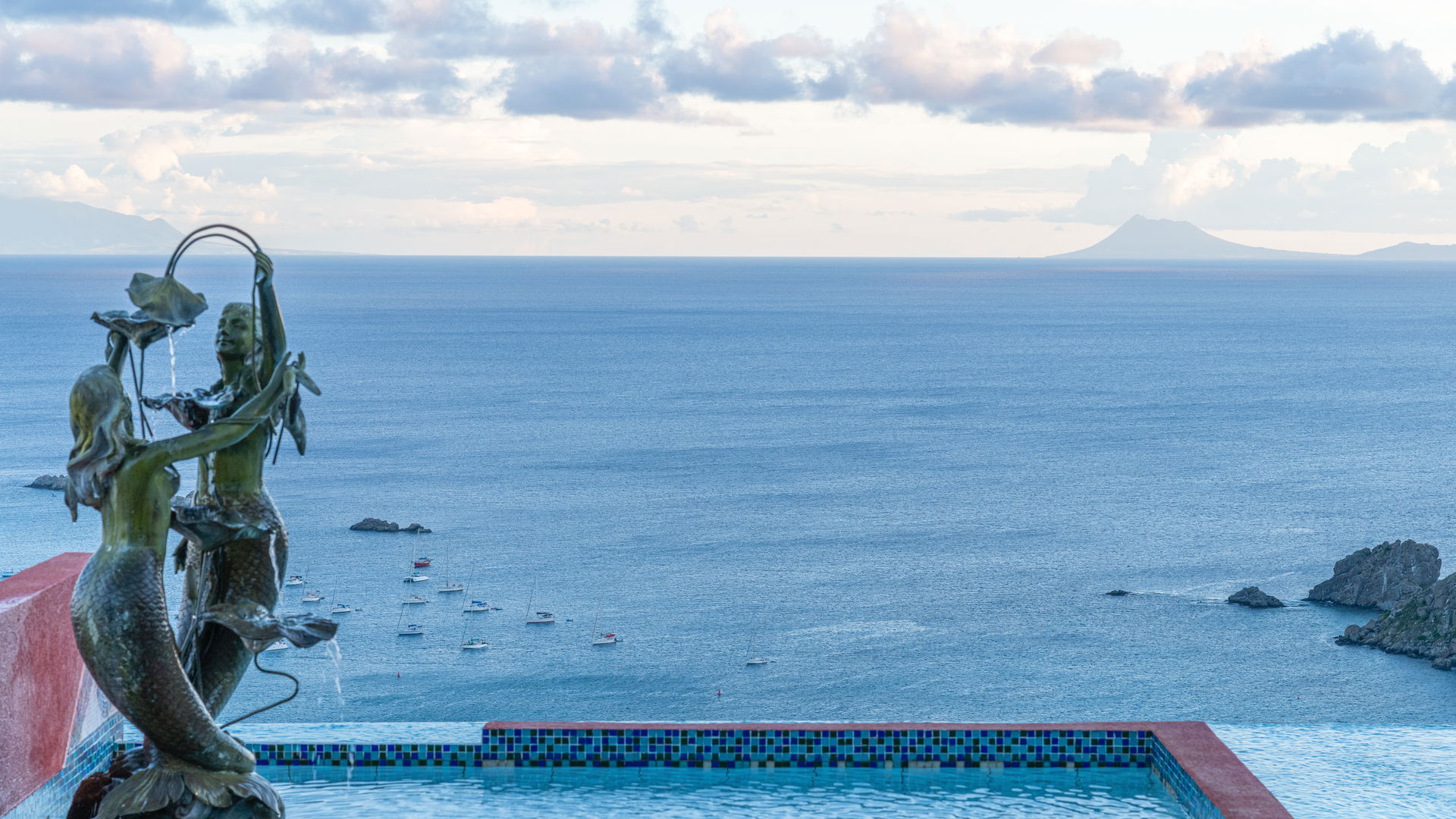 POOL & TERRACE