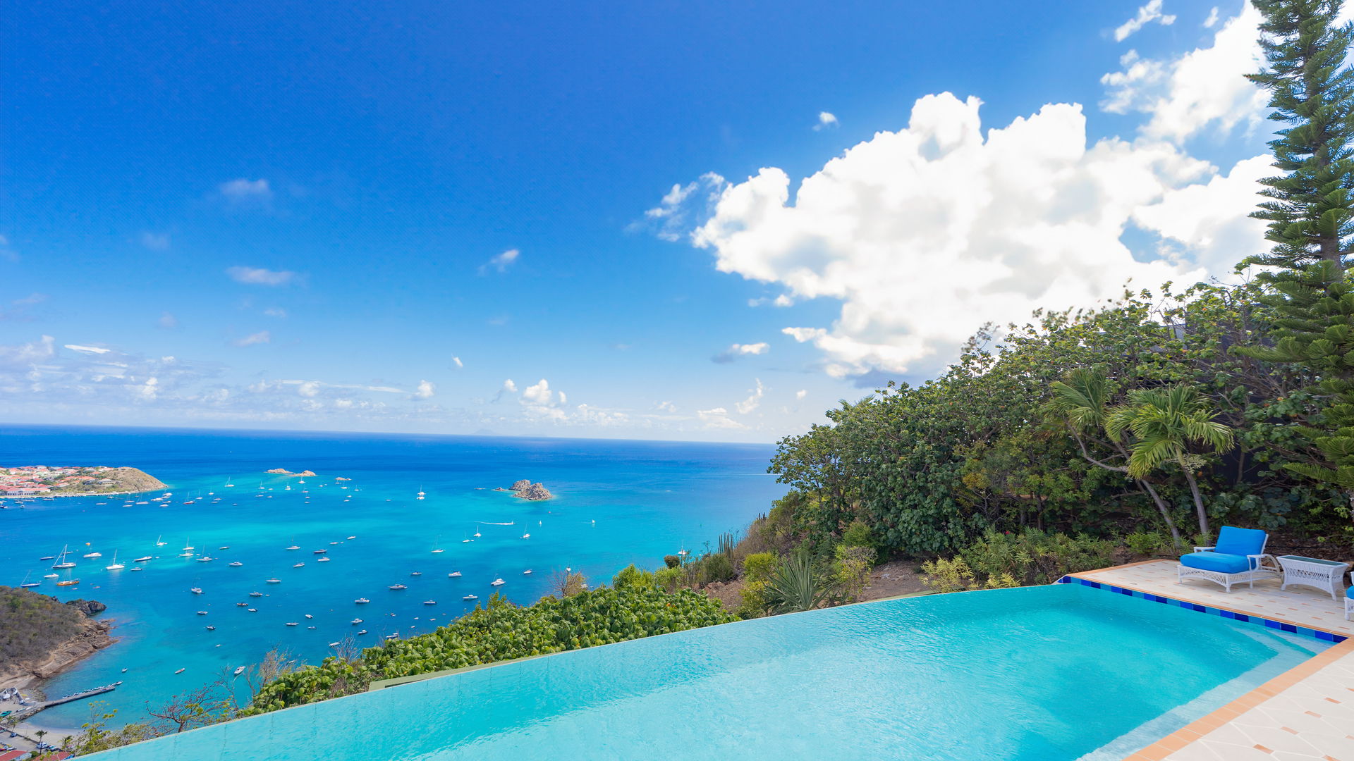 POOL & TERRACE