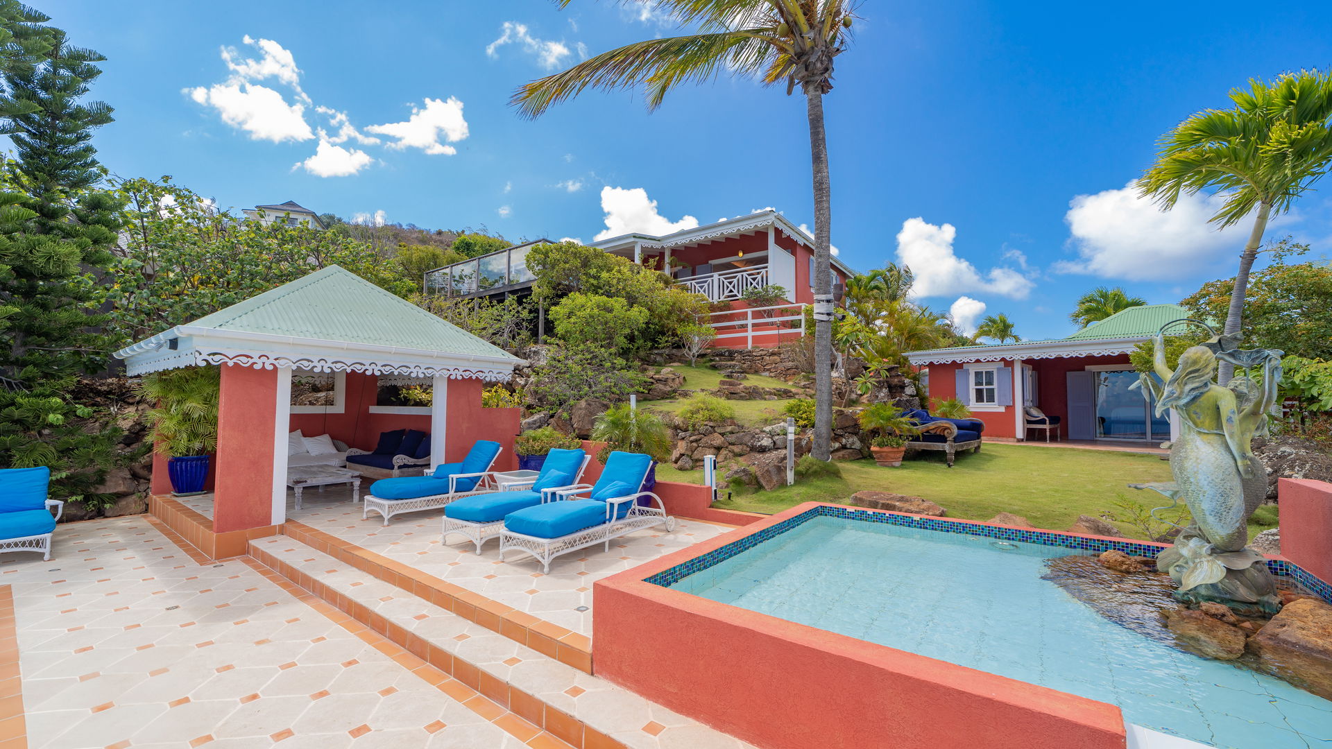 POOL & TERRACE