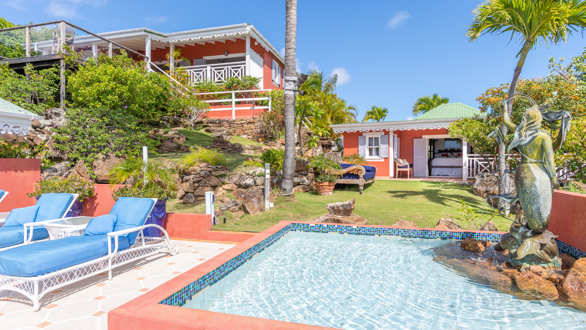 POOL & TERRACE