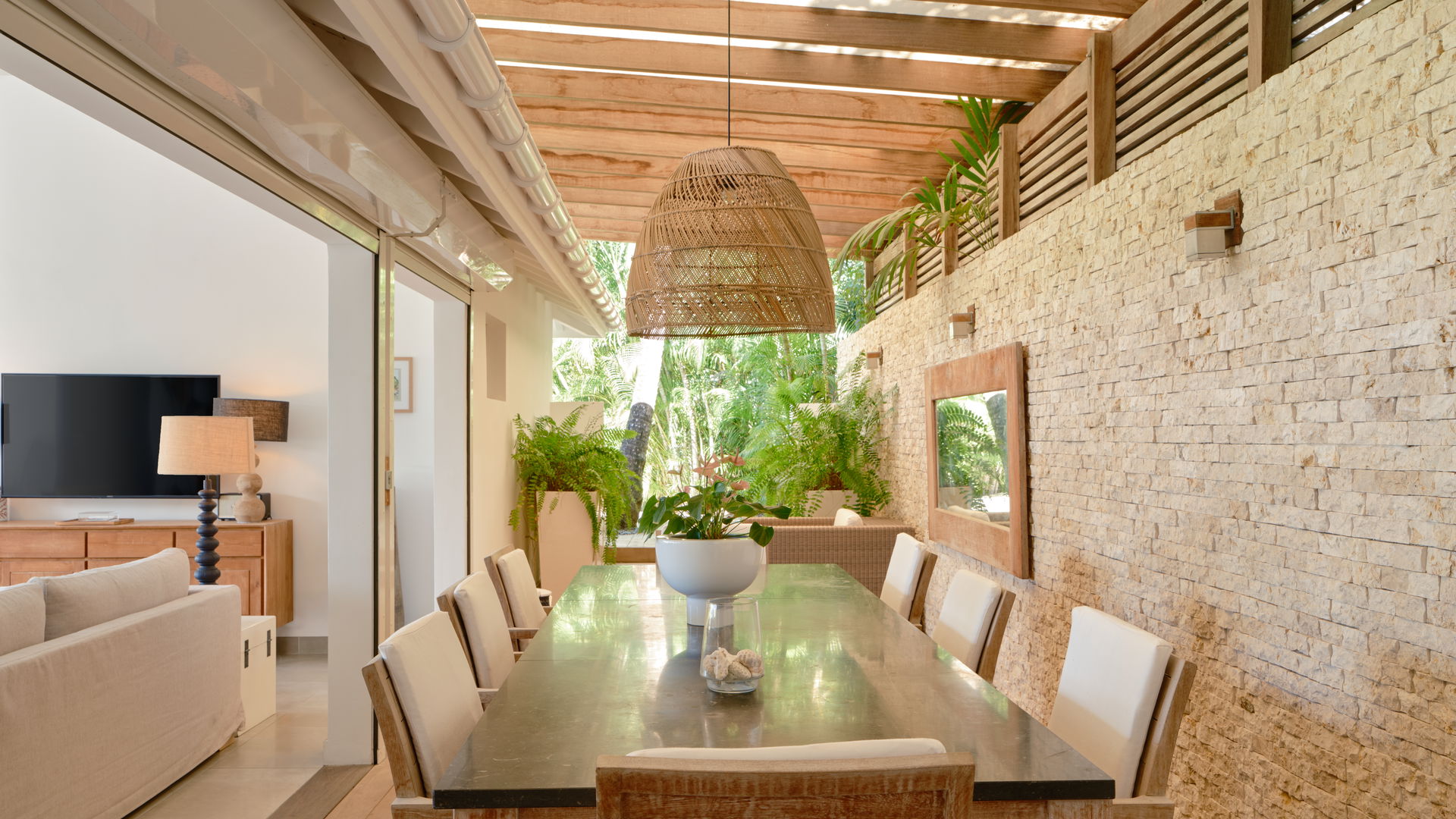KITCHEN & DINING AREA