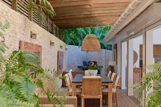 VILLA SAKURA KITCHEN & DINING AREA 3