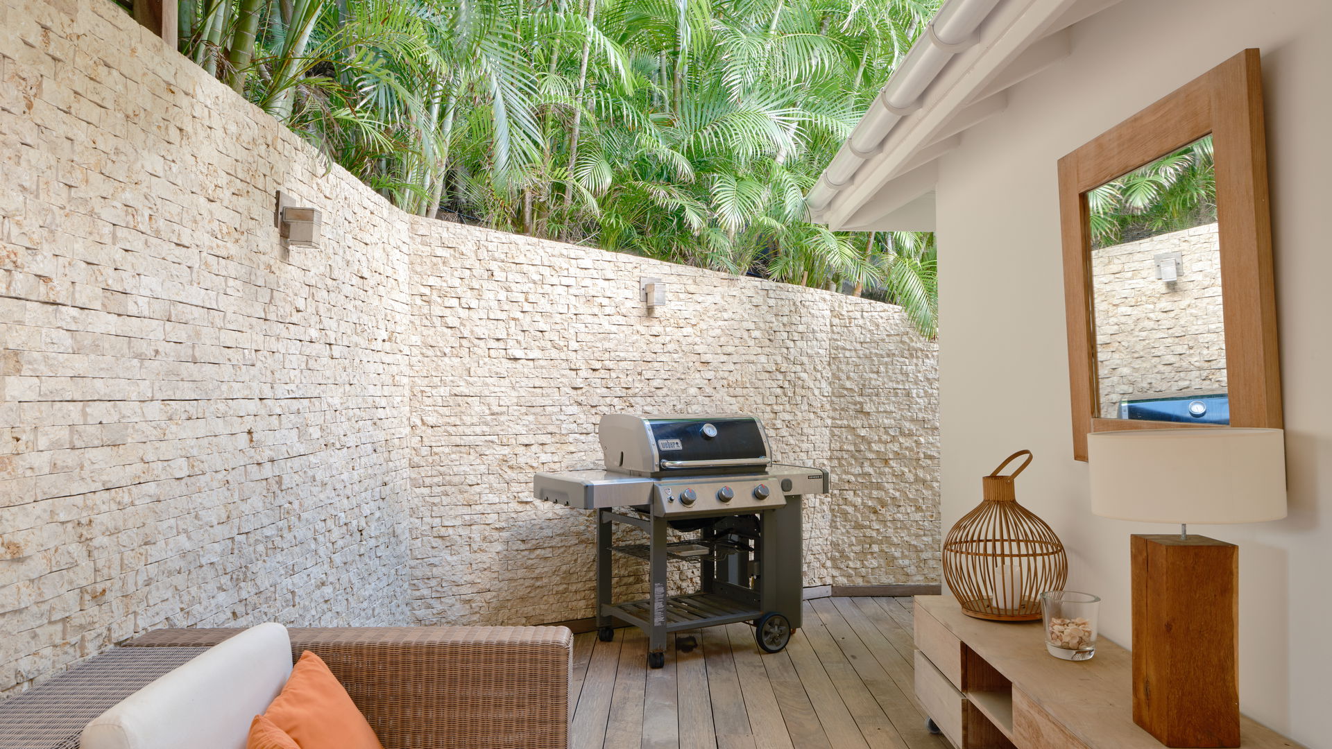 KITCHEN & DINING AREA