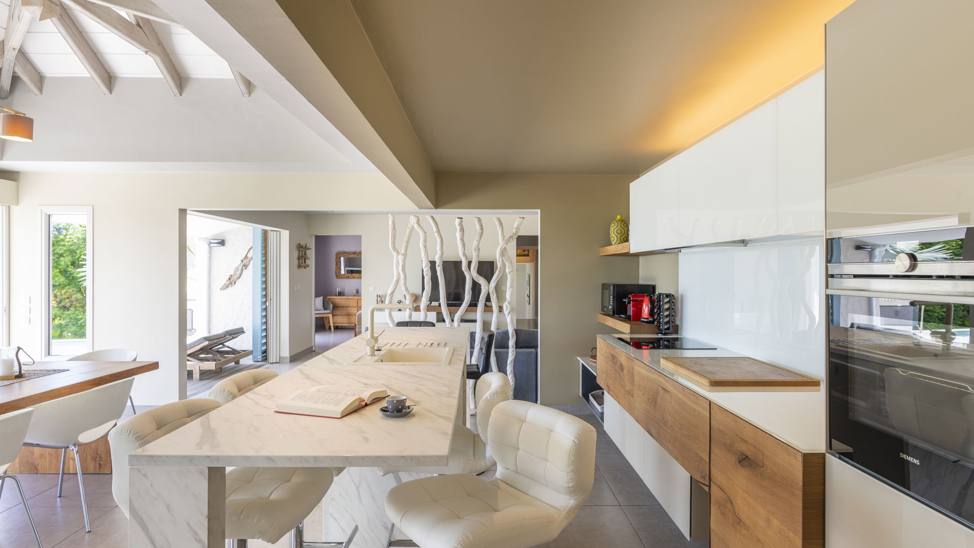 KITCHEN & DINING AREA