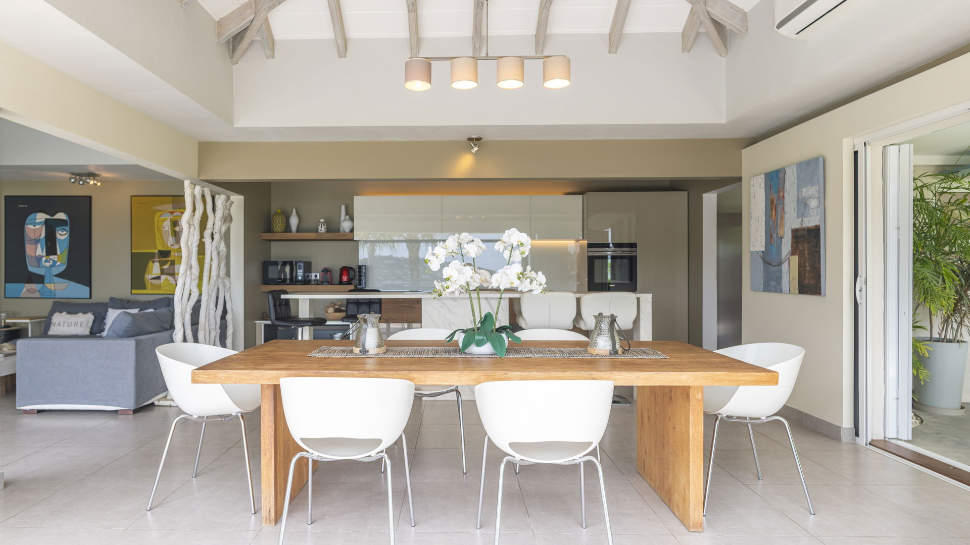 KITCHEN & DINING AREA