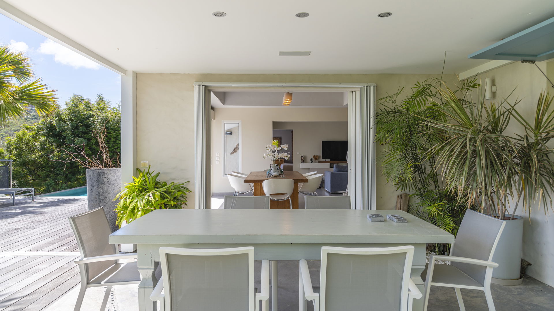 KITCHEN & DINING AREA
