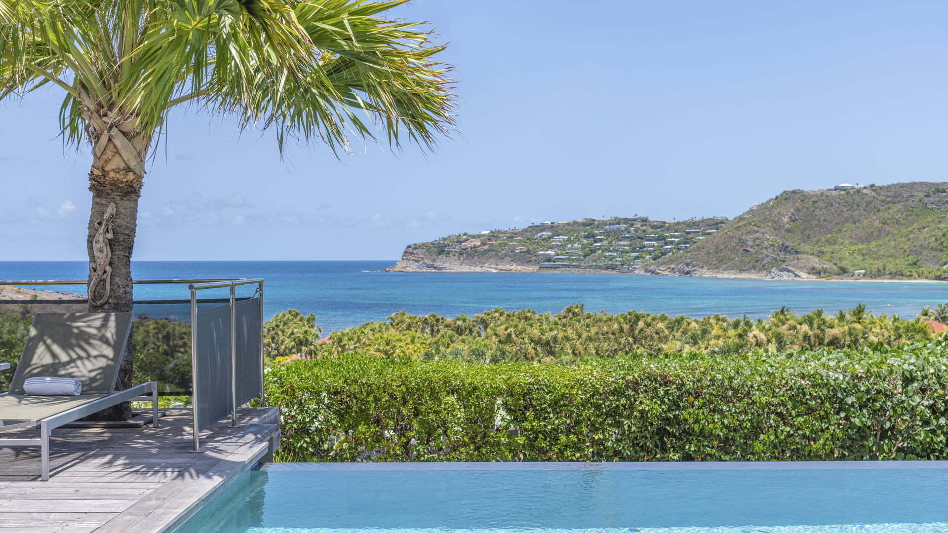 POOL & TERRACE