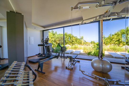 VILLA GOLDEN PALM FITNESS ROOM 1