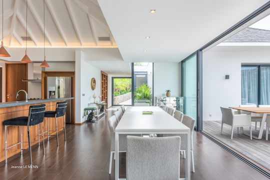 VILLA GOLDEN PALM KITCHEN & DINING AREA 1
