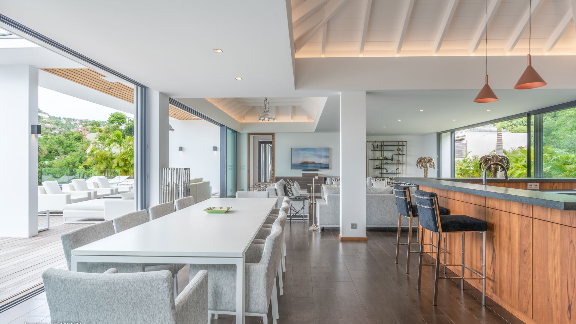 KITCHEN & DINING AREA