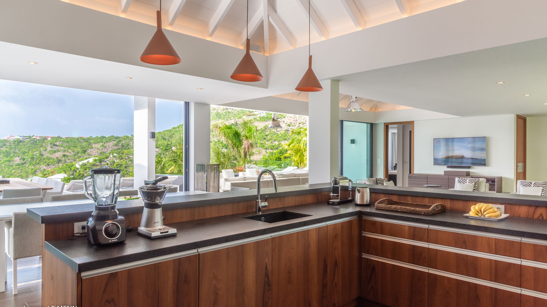 KITCHEN & DINING AREA