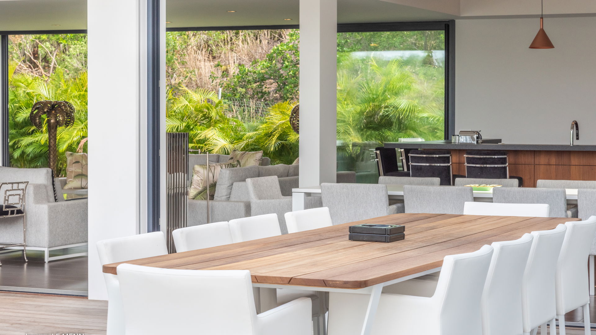 KITCHEN & DINING AREA