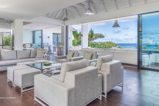 VILLA GOLDEN PALM LIVING AREA 2