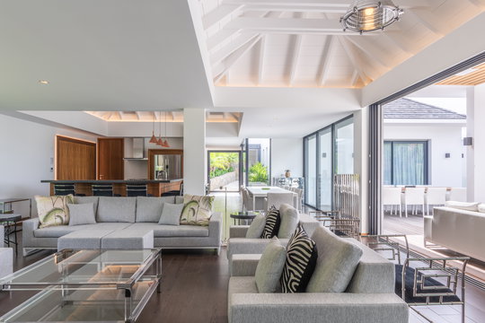 VILLA GOLDEN PALM LIVING AREA 8