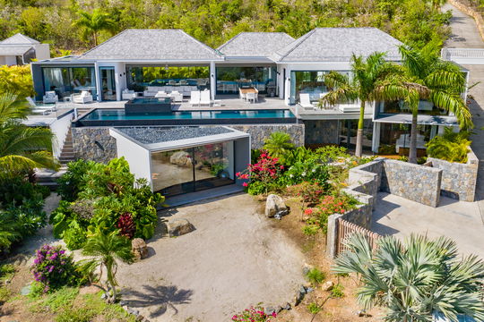 VILLA GOLDEN PALM OUTDOORS 1