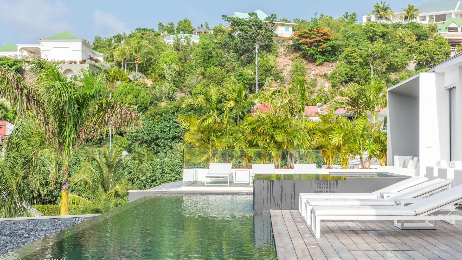 POOL & TERRACE