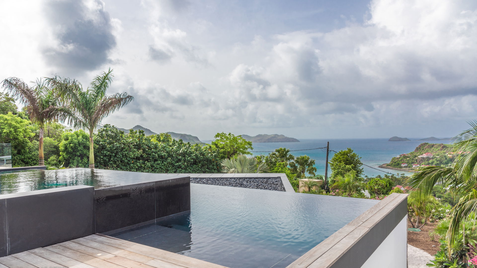 POOL & TERRACE