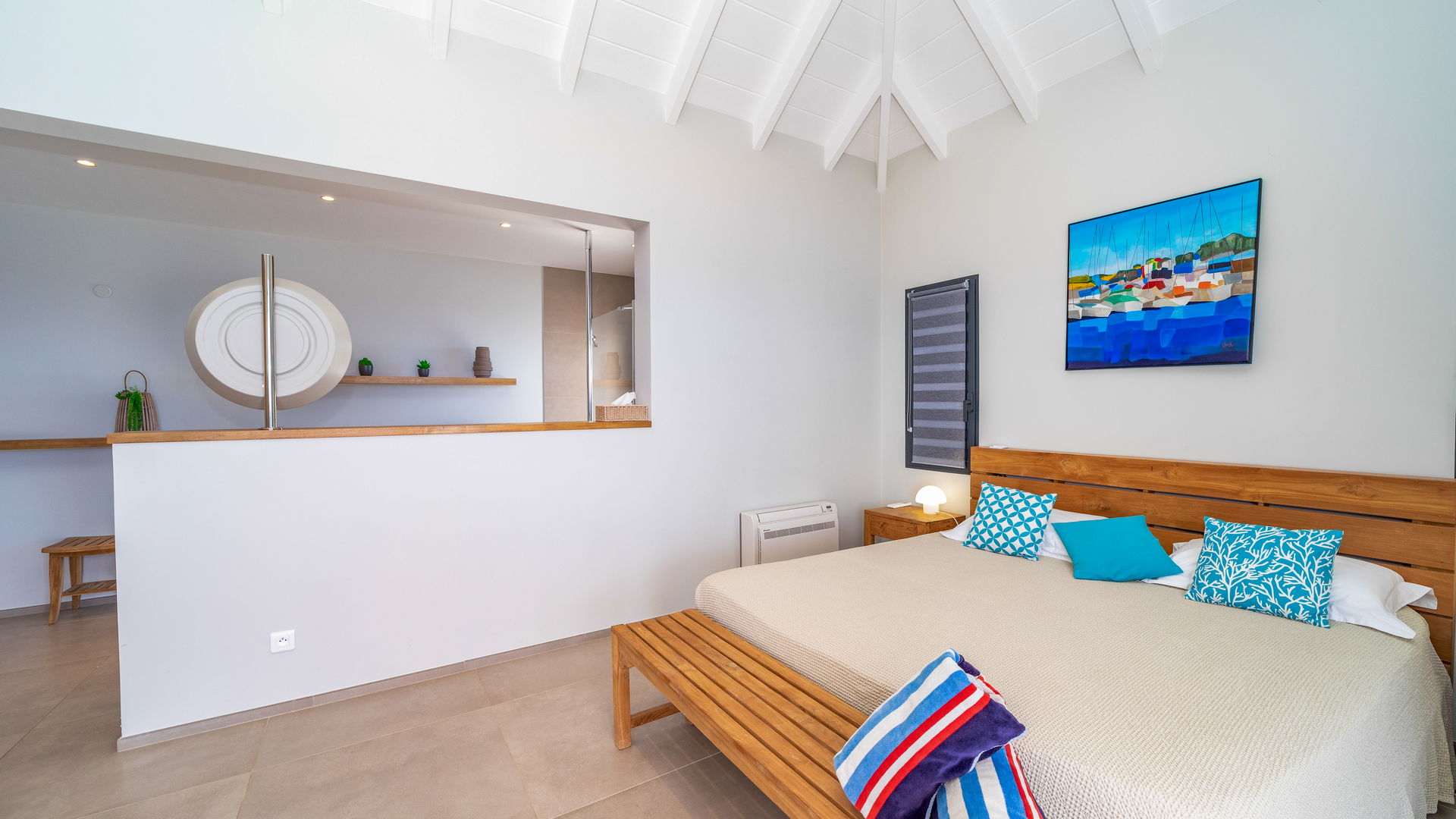 BEDROOM 2