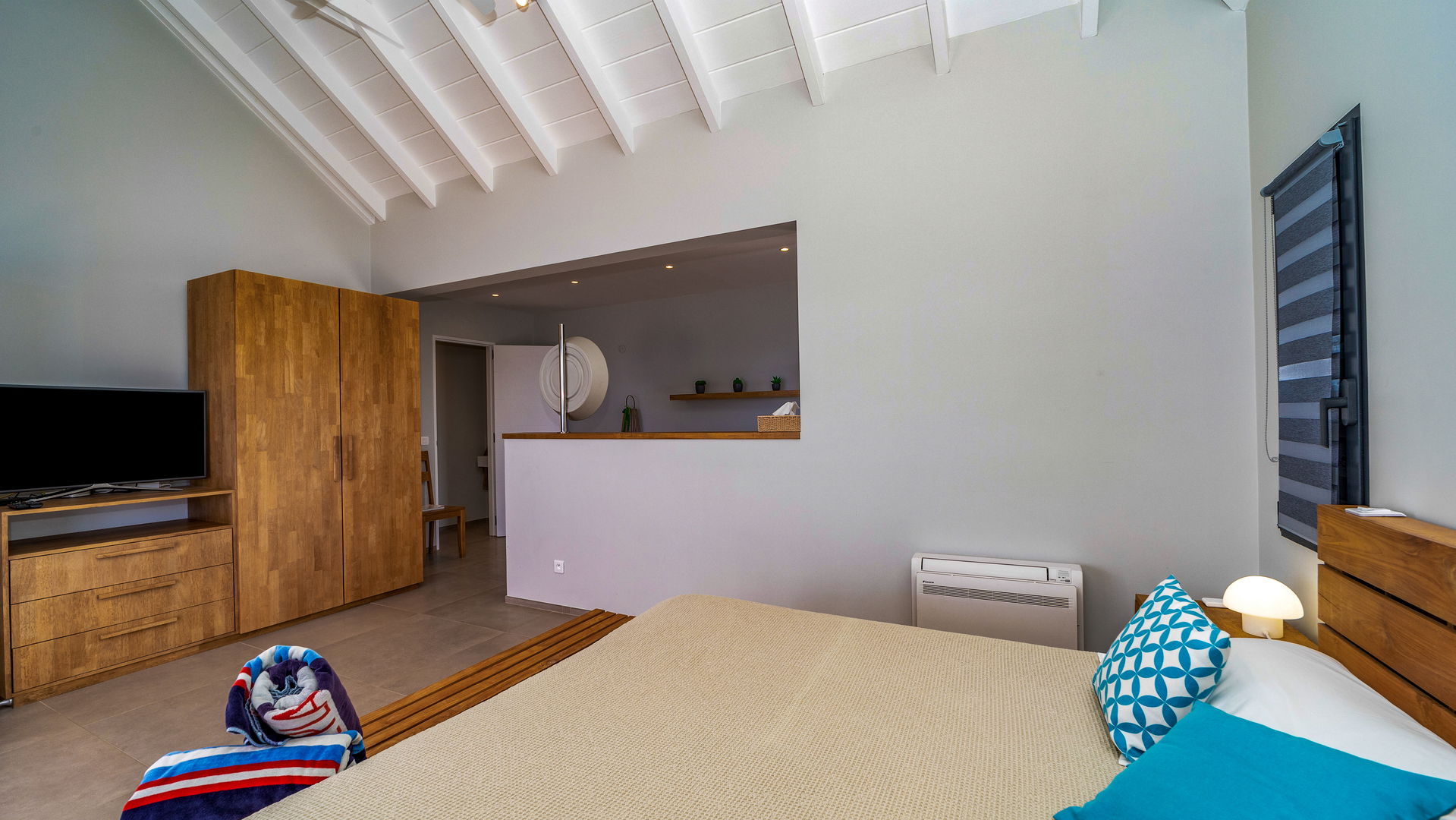 BEDROOM 2