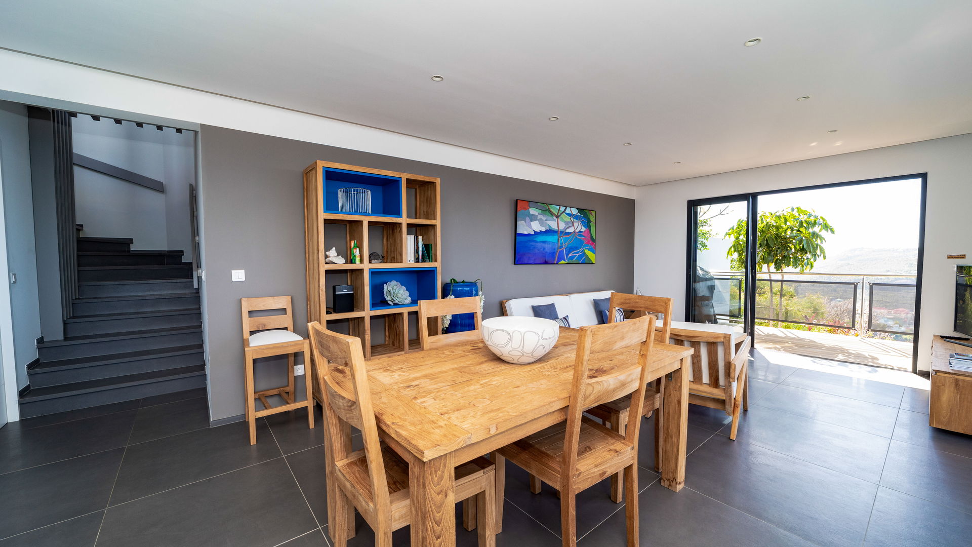 KITCHEN & DINING AREA
