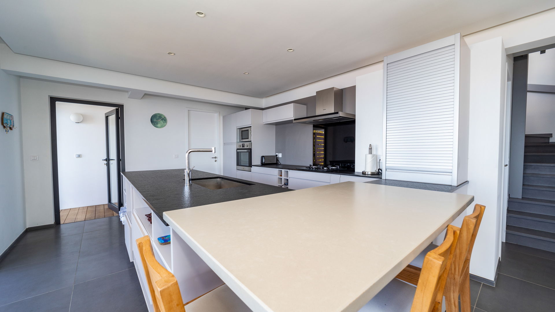 KITCHEN & DINING AREA