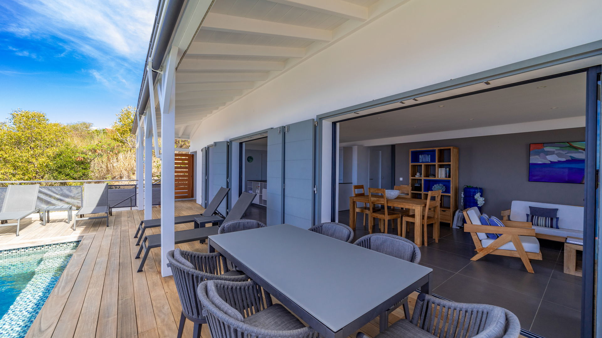 KITCHEN & DINING AREA
