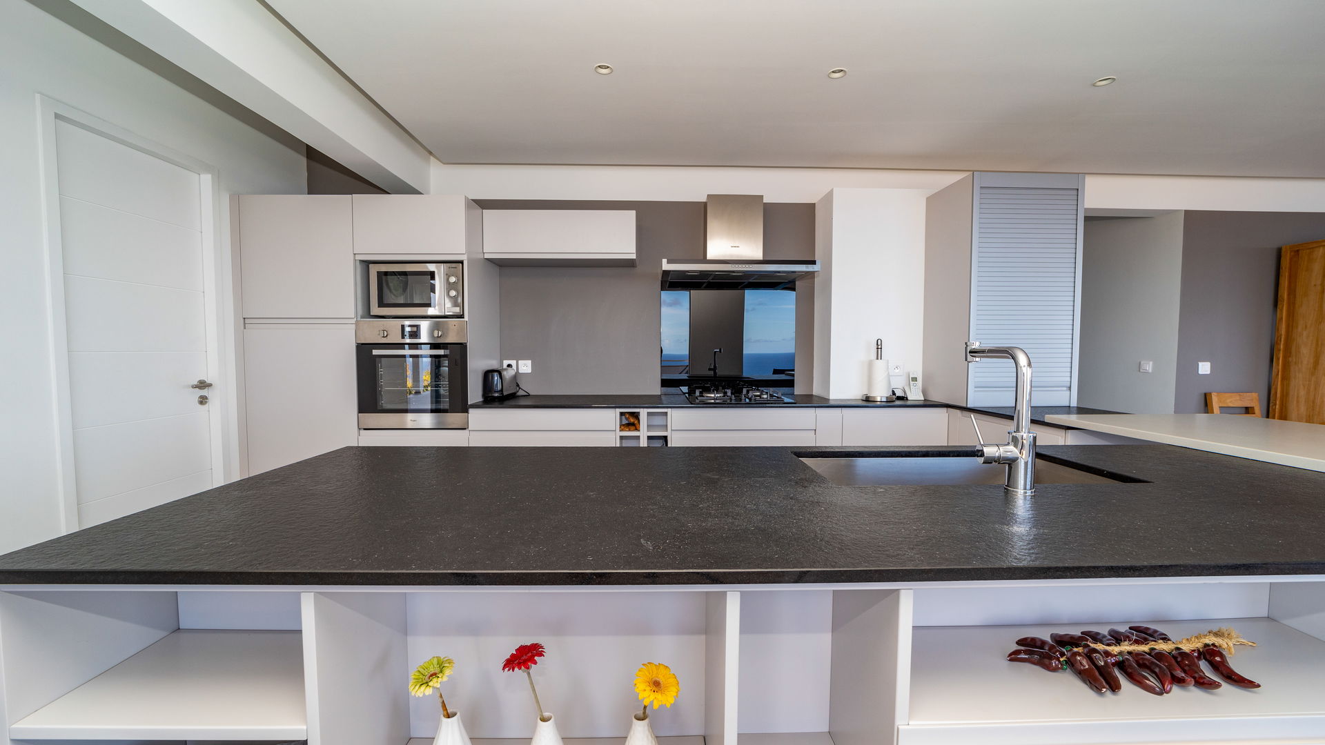 KITCHEN & DINING AREA