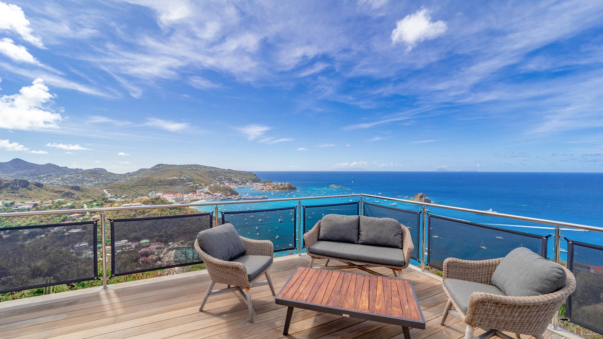 POOL & TERRACE