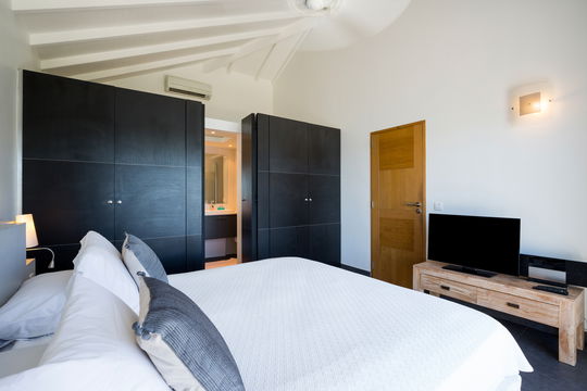 VILLA MIRANDE BEDROOM2 6