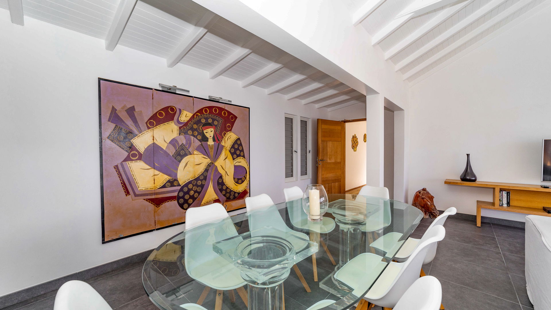 DINING AREAS