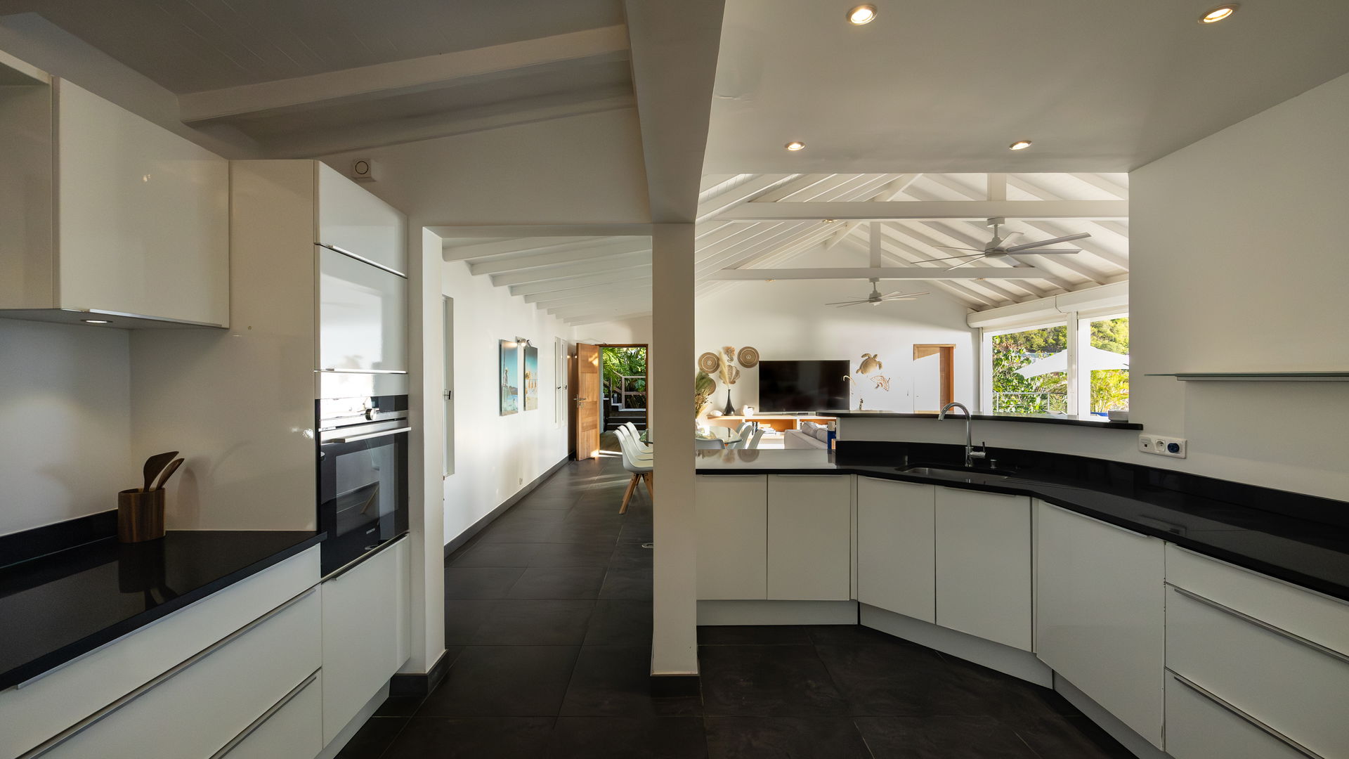KITCHEN & DINING AREA