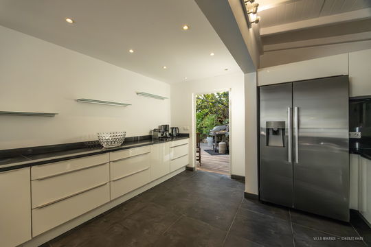 VILLA MIRANDE KITCHEN & DINING AREA 5