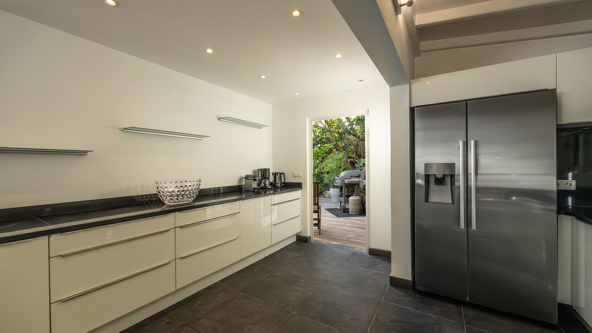 KITCHEN & DINING AREA