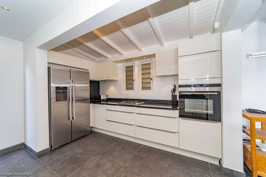 VILLA MIRANDE KITCHEN 6