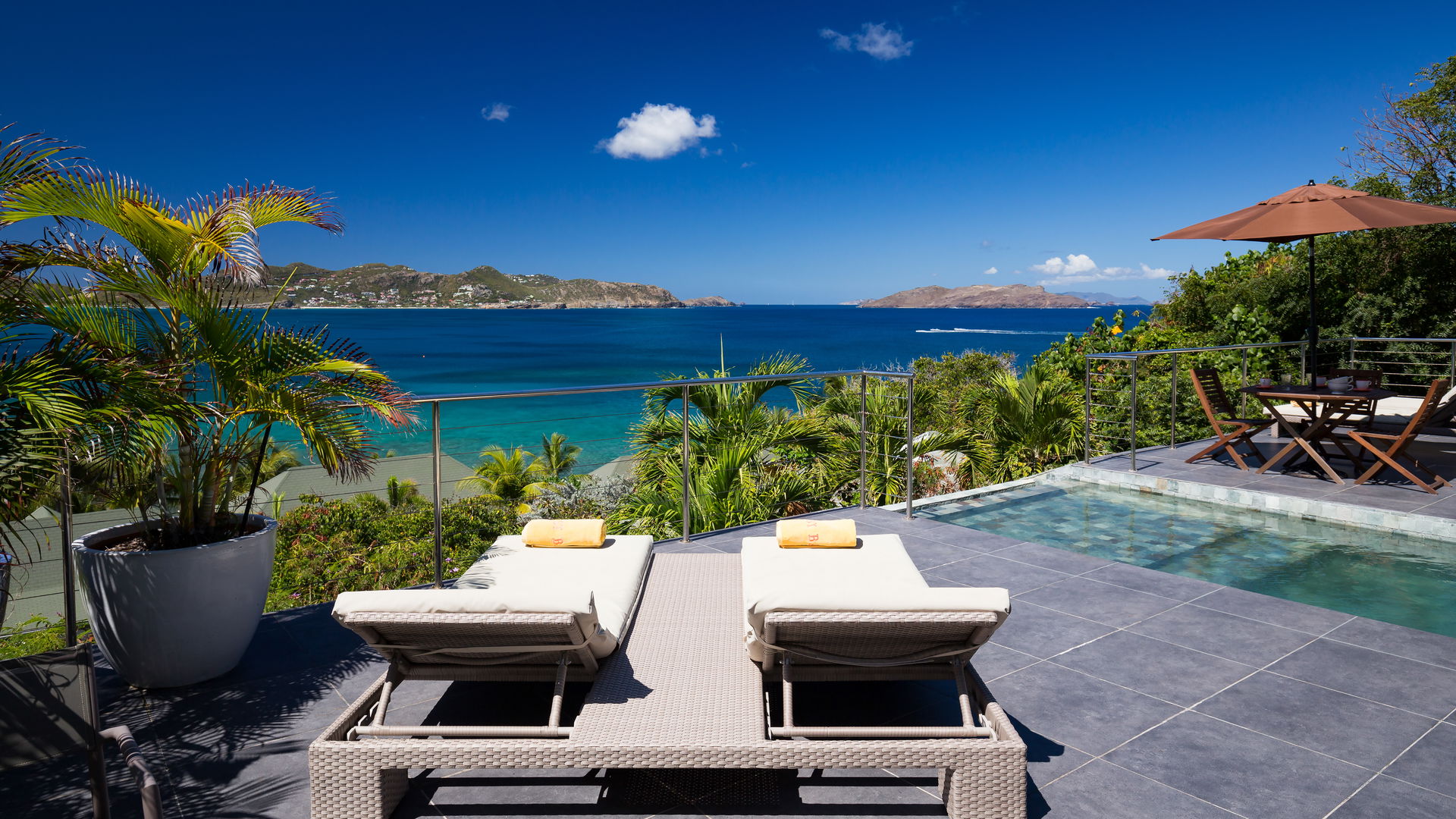 POOL & TERRACE