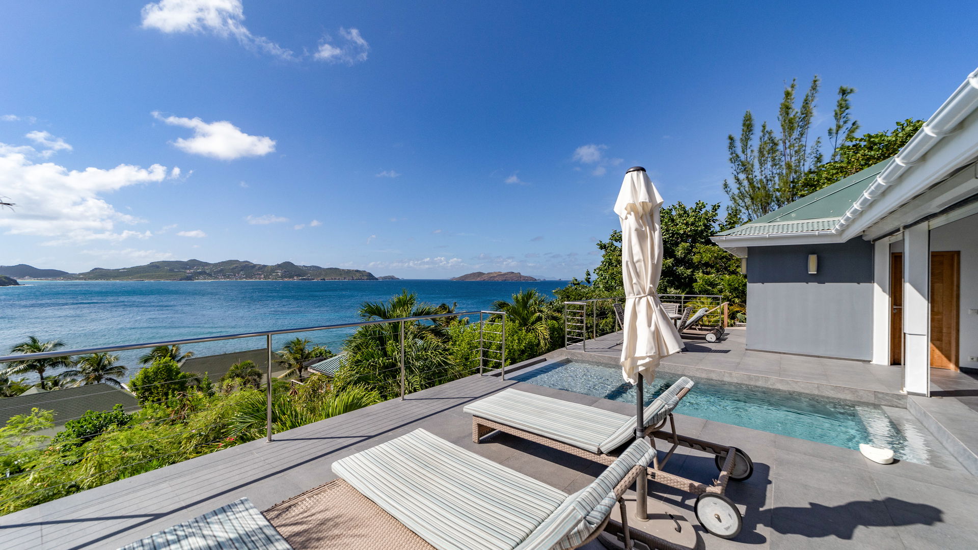 POOL & TERRACE