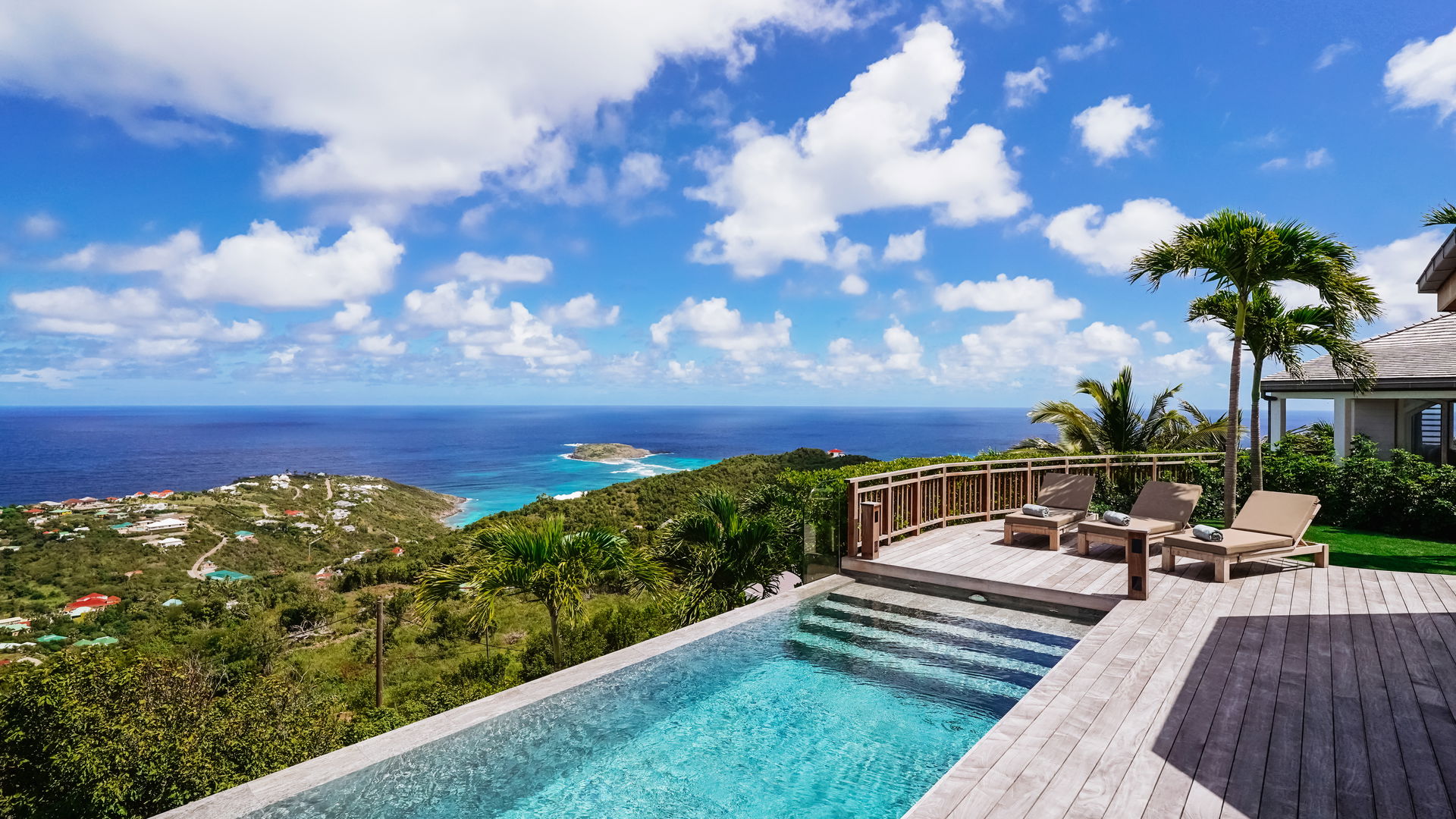 POOL & TERRACE