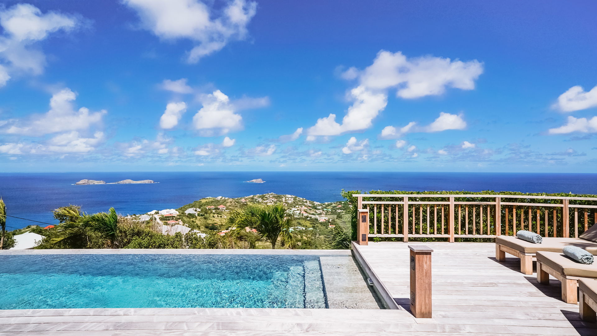 POOL & TERRACE