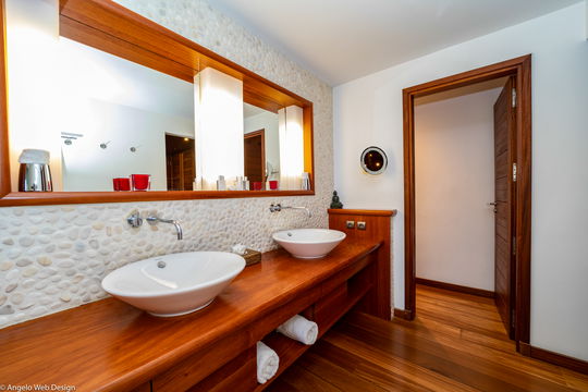VILLA KYR BEDROOM2 11