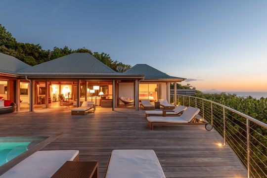 VILLA KYR BY NIGHT 1