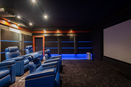 VILLA KYR CINEMA ROOM 2