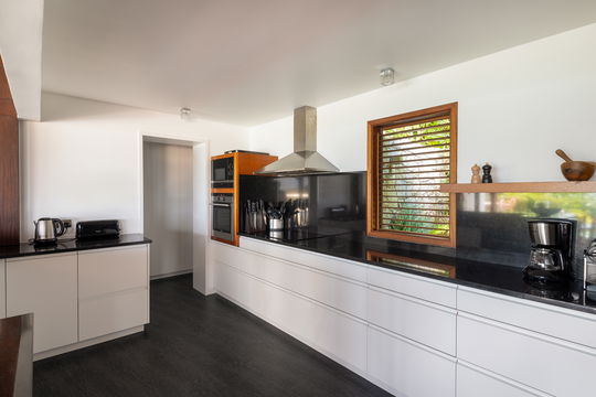 VILLA KYR KITCHEN & DINING AREA 4