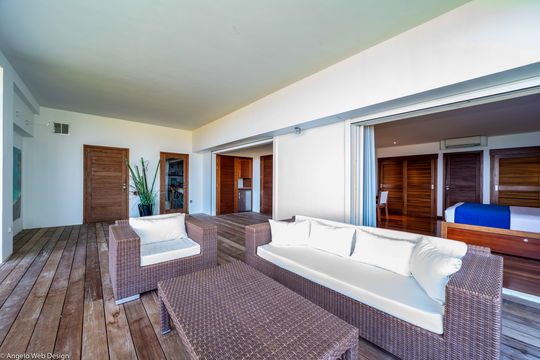 VILLA KYR OUTDOORS 6