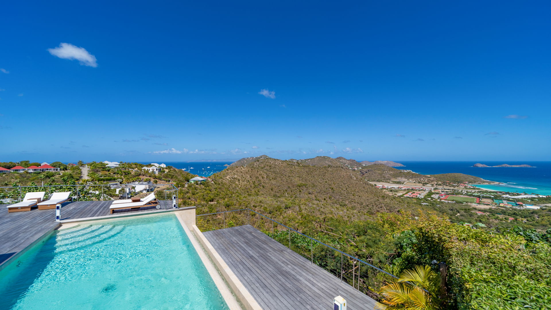 POOL & TERRACE